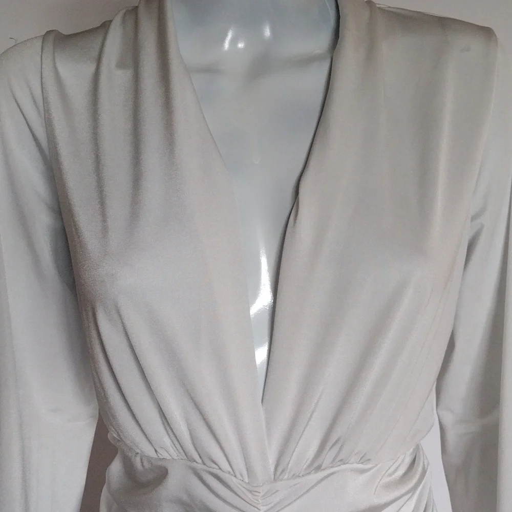 Win Win Woman Medium White Pleated Midi Ruched Dress Long Sleeves V-Neck - Picture 3 of 8